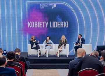 powiększ zdjęcie: &quot;Kobiety- liderki&quot; - Carpathian Startup Fest 2022