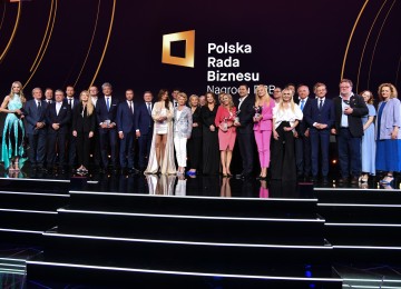 powiększ zdjęcie: Biznesowe Oskary - Pani Prezes Marta Półtorak laureatem Nagrody Polskiej Rady Biznesu